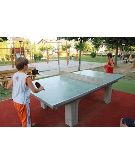 Tavolo da ping pong in cemento