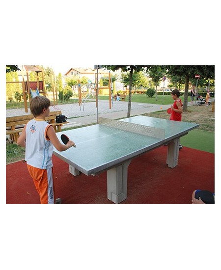 Tavolo da ping pong in cemento